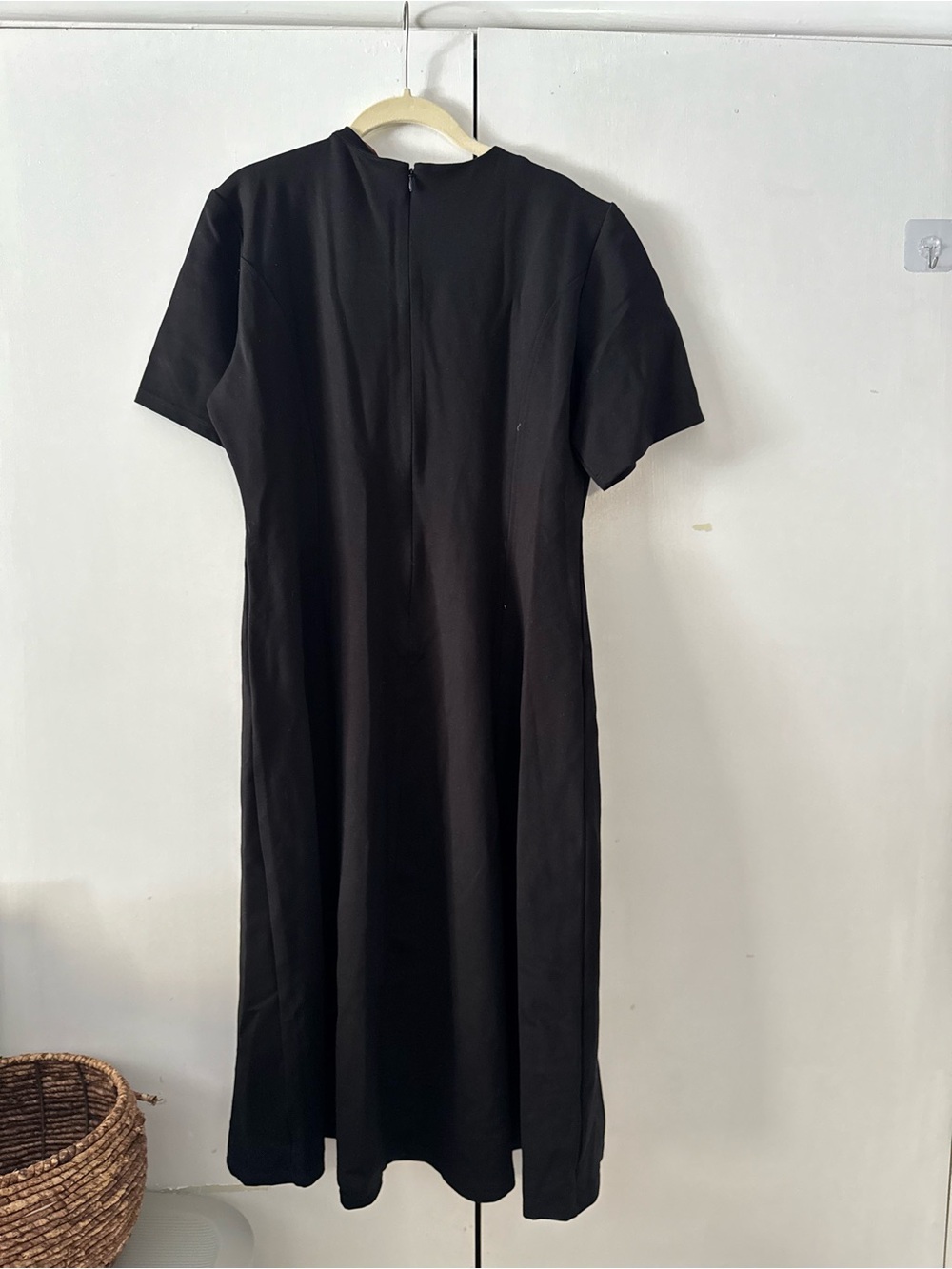 Quince Ultra-Stretch Ponte Short Sleeve Midi Dress Black Large - Picture 7 of 7